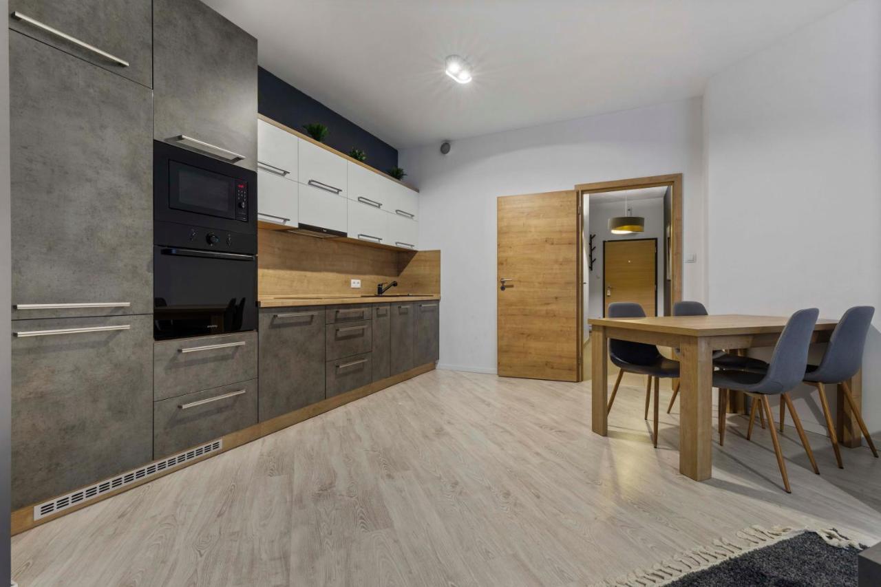 Lam Anthracite W Ac & Balcony Apartment Братислава Екстериор снимка