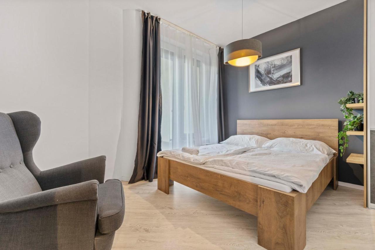 Lam Anthracite W Ac & Balcony Apartment Братислава Екстериор снимка