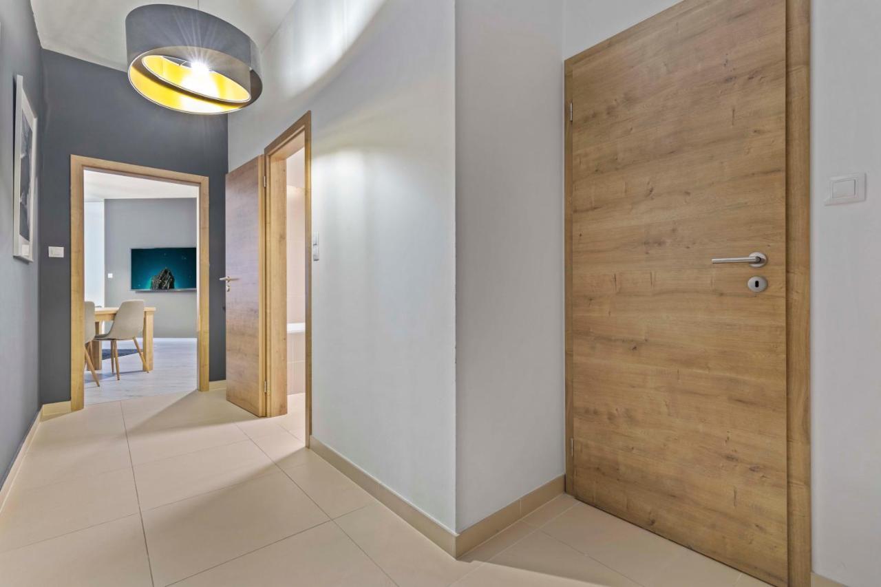 Lam Anthracite W Ac & Balcony Apartment Братислава Екстериор снимка